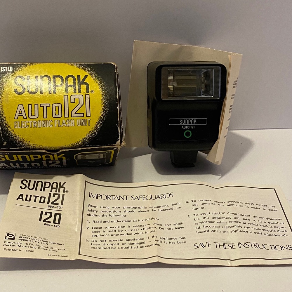 Sunpak Auto 121 Electronic Flash Unit 650-121 Vintage Camera Flash with Box